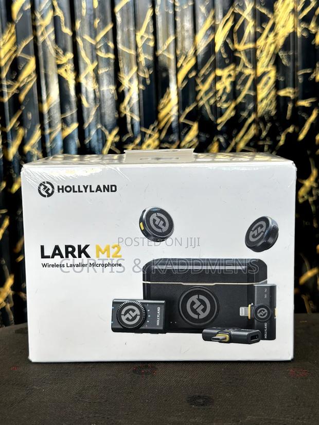 Hollyland Lark M2 (2tx + 1rx + Charging Case) Wireless Microphone · Photo 1