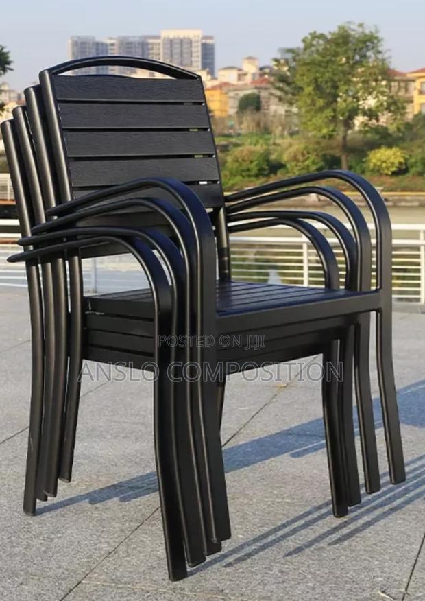 Waterproof Garden Chair · Photo 1
