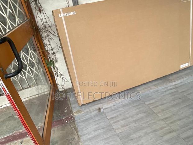 Samsung Megascreen 85” Screen Fit for a King · Photo 1