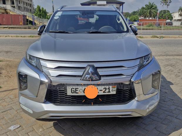Mitsubishi Pajero Sport 2021 Silver · Photo 2