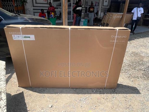 Supreme Samsung 75” Crafted for Legends Living Rooms · Photo 1