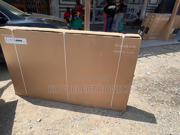 Supreme Samsung 75” Crafted for Legends Living Rooms · Photo 2