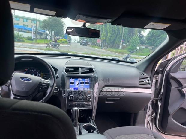 Ford Explorer XLT 4x4 2020 Silver · Photo 5