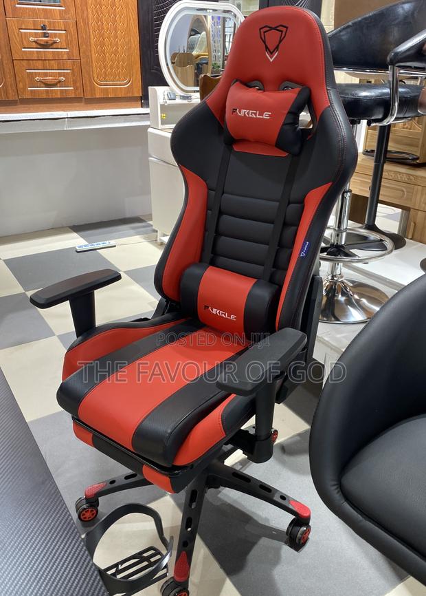 A Strong Made and Heavy Gaming Chair · Photo 1