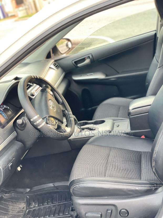Toyota Camry SE Sport 4dr Sedan w/Prod. End 11/13 (2.5L 4cyl 6A) 2014 · Photo 4
