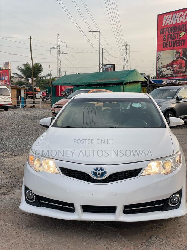 Toyota Camry SE Sport 4dr Sedan w/Prod. End 11/13 (2.5L 4cyl 6A) 2014 · Photo 3