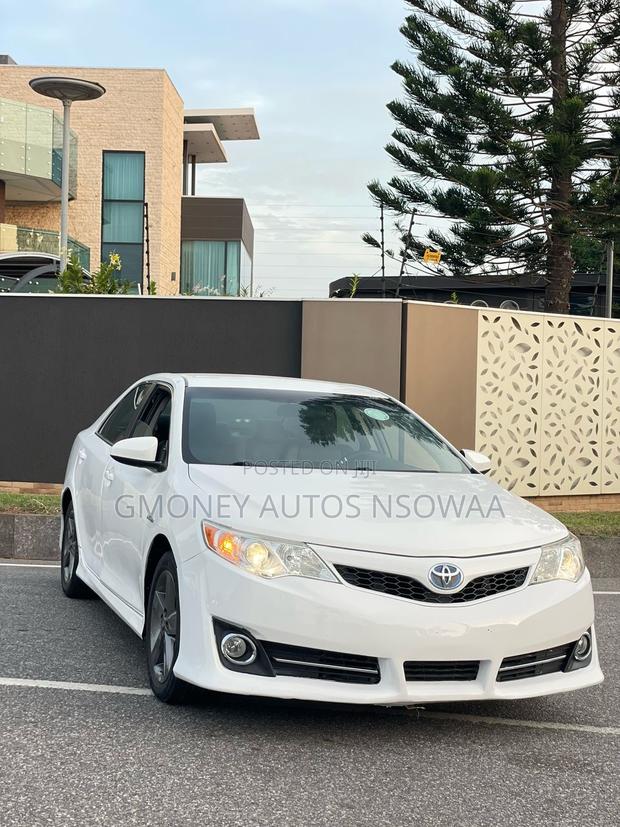 Toyota Camry SE Sport 4dr Sedan w/Prod. End 11/13 (2.5L 4cyl 6A) 2014 · Photo 2