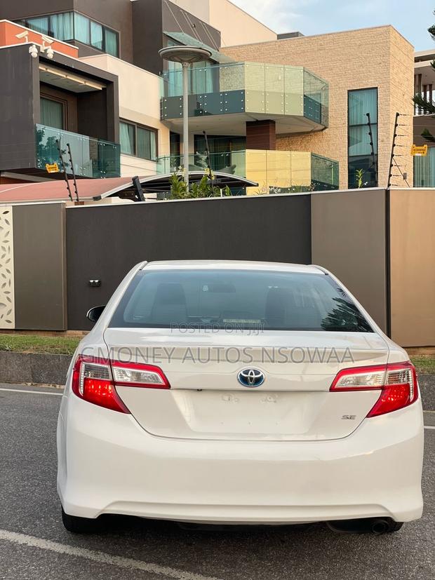 Toyota Camry SE Sport 4dr Sedan w/Prod. End 11/13 (2.5L 4cyl 6A) 2014 · Photo 6