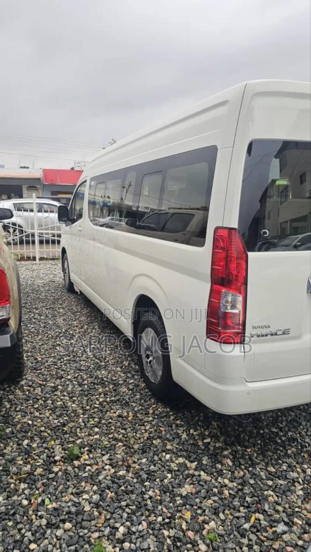 New Toyota HiAce 2025 White · Photo 6