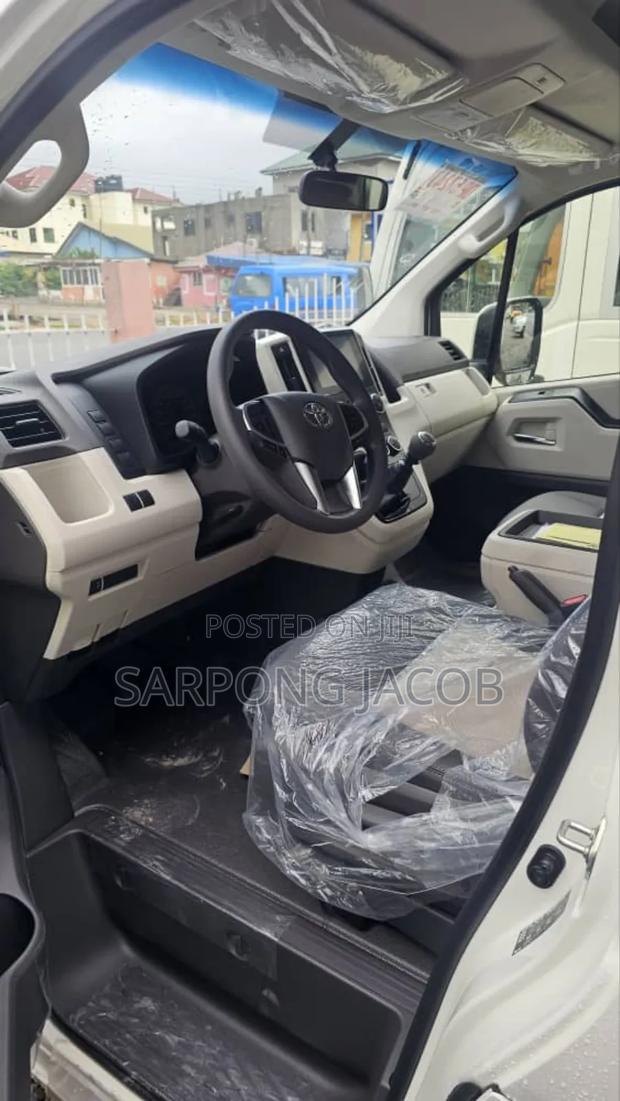 New Toyota HiAce 2025 White · Photo 7