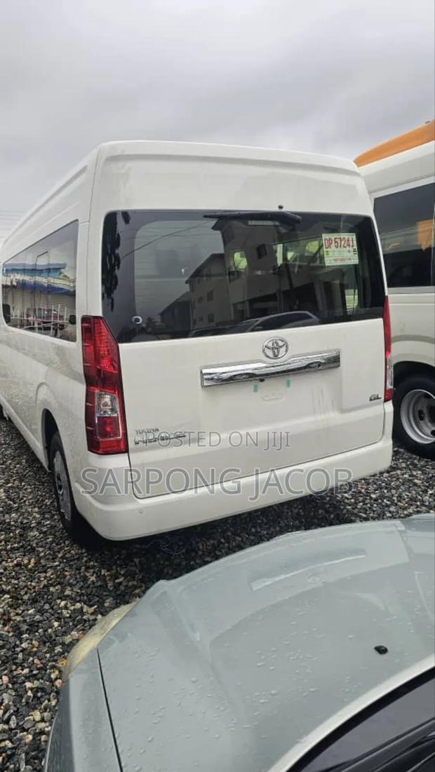 New Toyota HiAce 2025 White · Photo 8
