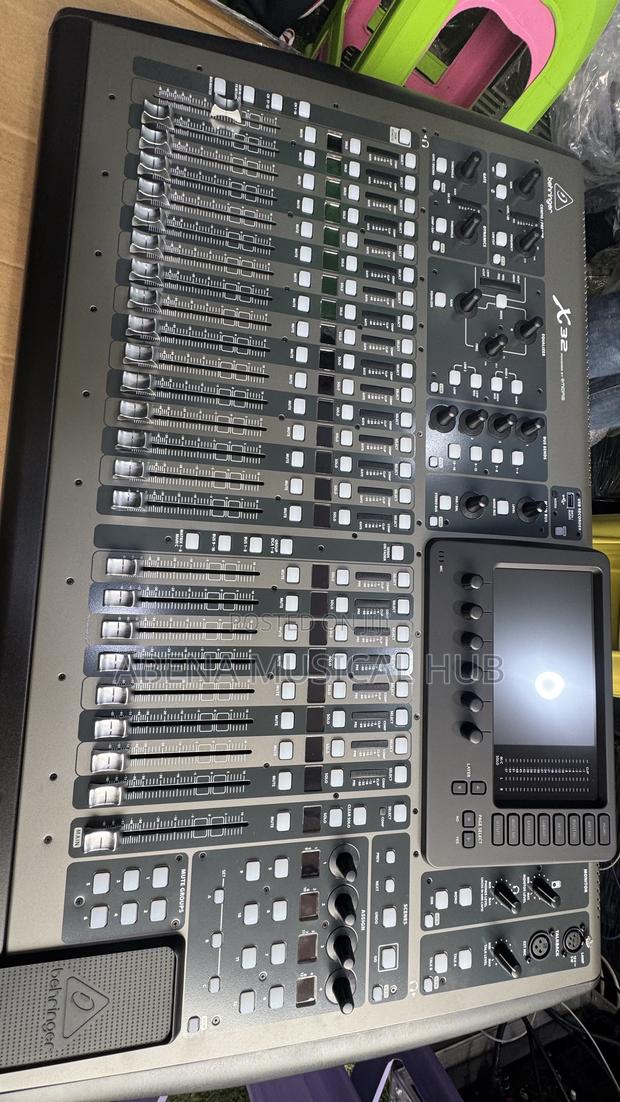 X32 Digital Mixer · Photo 7