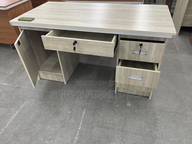 Wooden Office Table With Drawers · Photo 2
