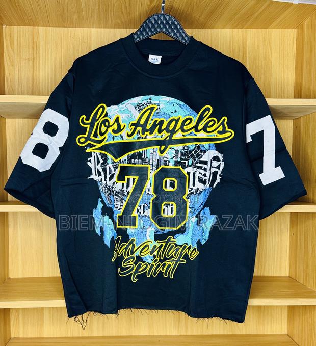 Crop Tops With Below Zip Available in Stock · Photo 6