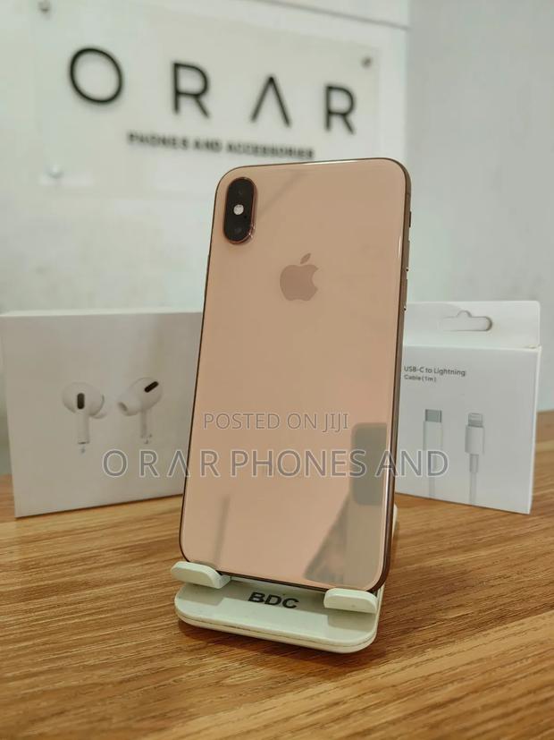 Apple iPhone XS 64 GB Gold · Photo 2