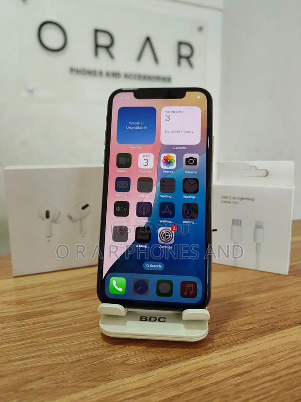 Apple iPhone XS 64 GB Gold · Photo 3