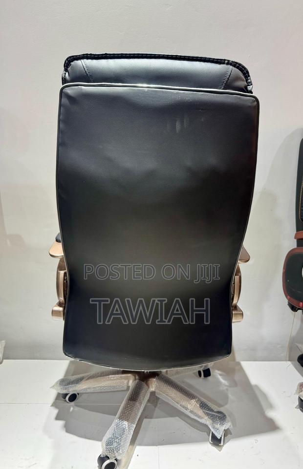 Boss Leather Office Chair · Photo 3