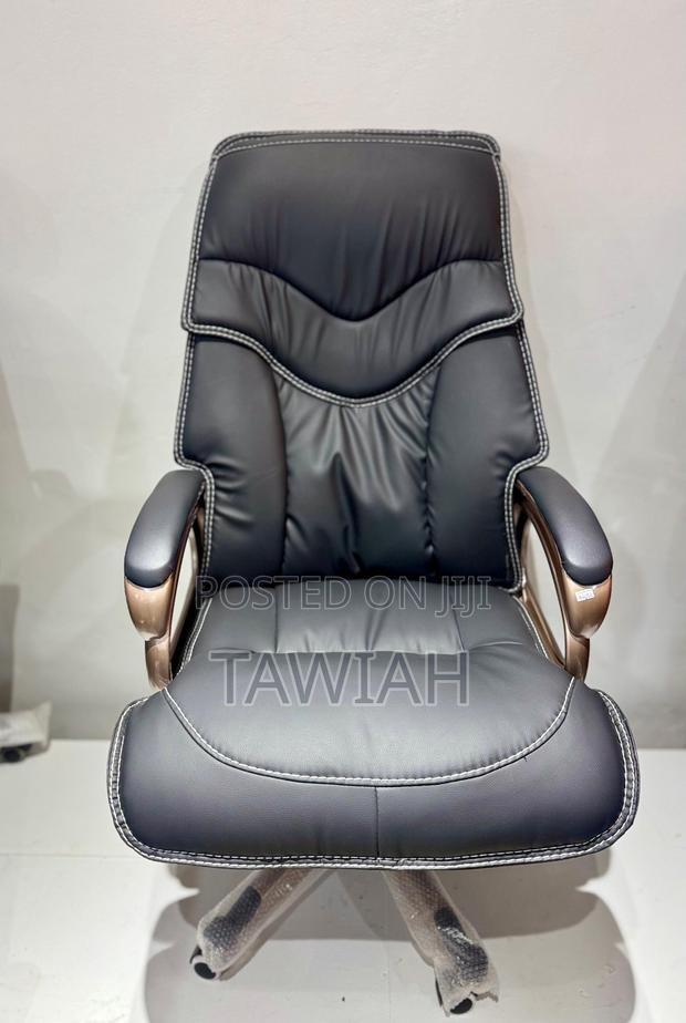 Boss Leather Office Chair · Photo 1