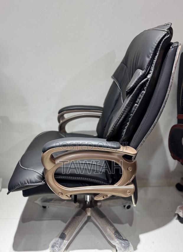 Boss Leather Office Chair · Photo 2
