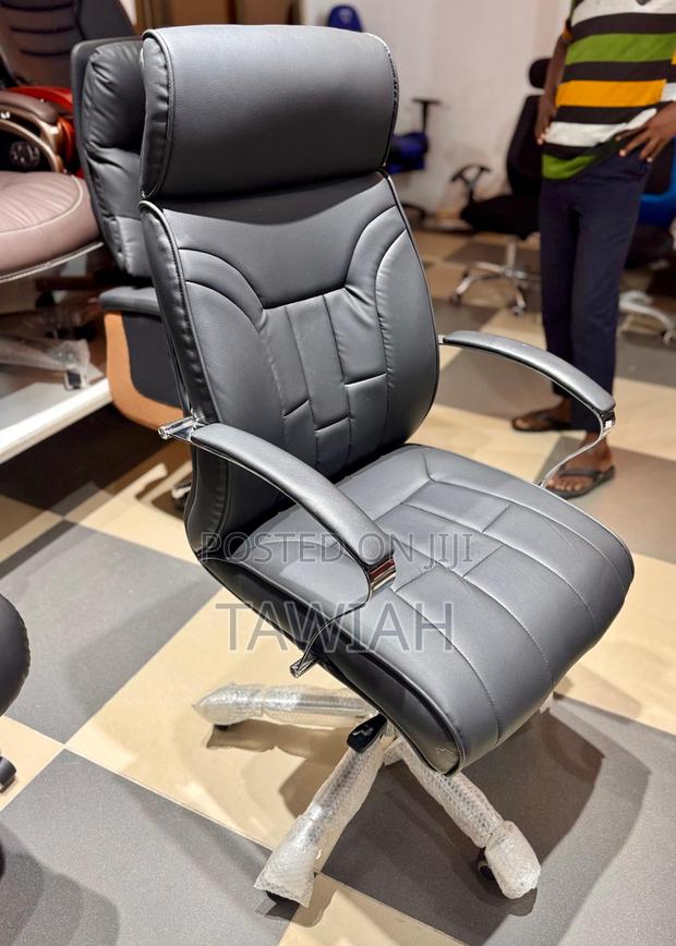 Leather Adjustable Chair · Photo 1