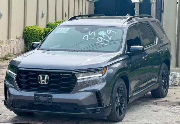Honda Pilot Black Edition AWD 2025 Gray · Photo 2