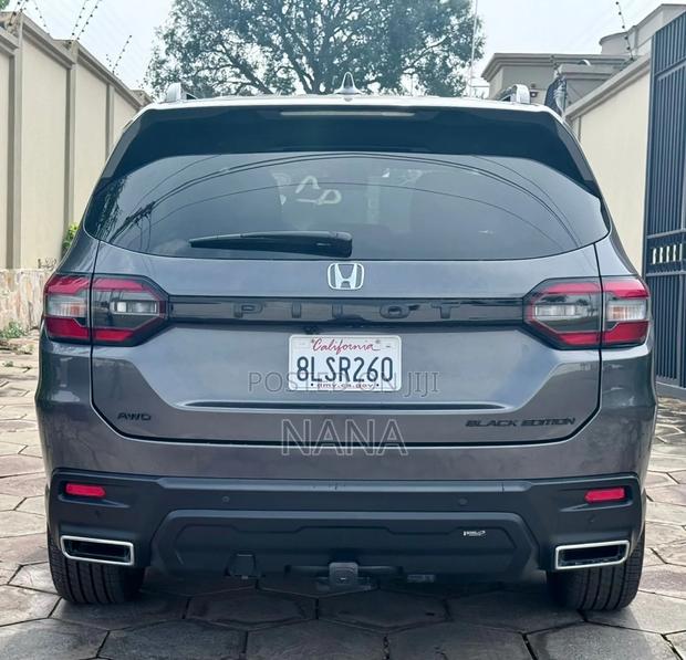 Honda Pilot Black Edition AWD 2025 Gray · Photo 4