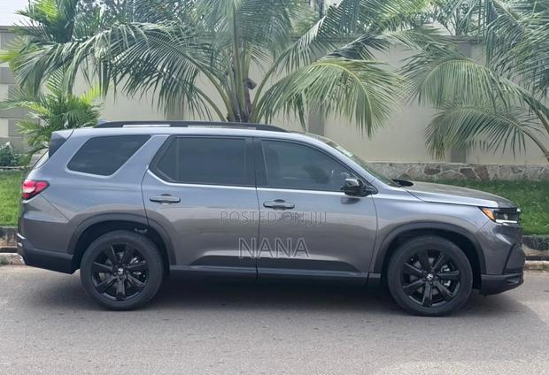 Honda Pilot Black Edition AWD 2025 Gray · Photo 5