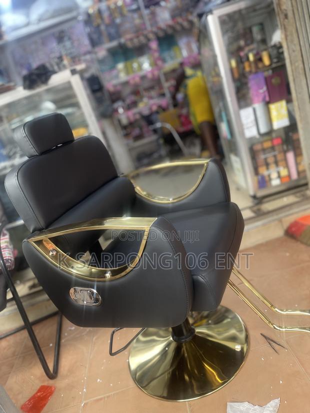 Salons and Barbers Chair · Photo 2