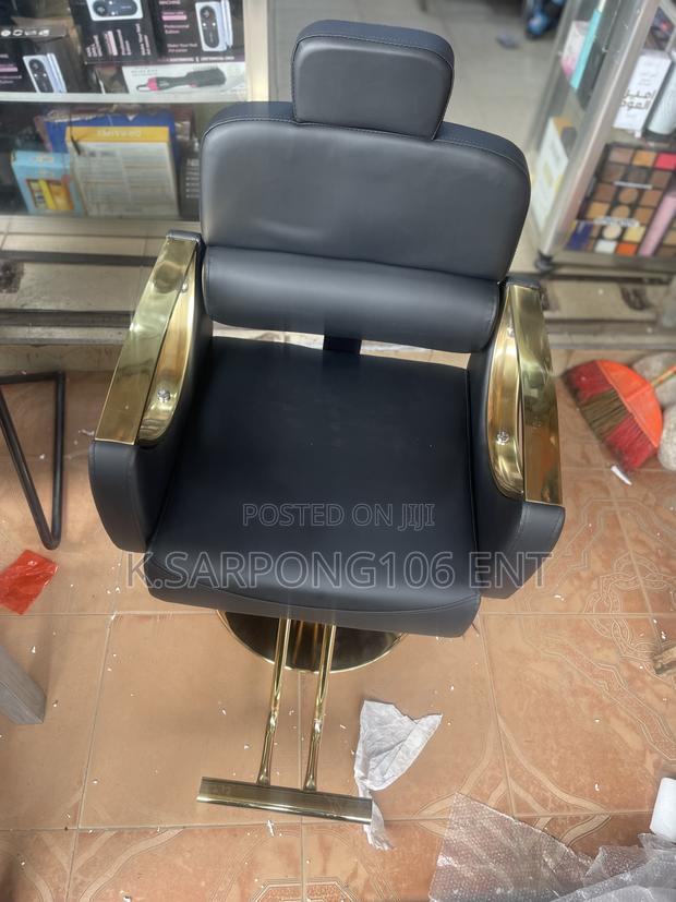 Salons and Barbers Chair · Photo 4