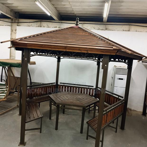 Regular Hexagon Shaped Pergola Summer Hut · Photo 1