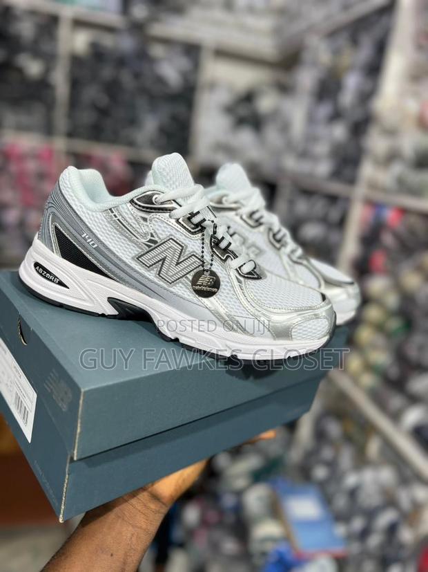 New Balance 740 · Photo 2