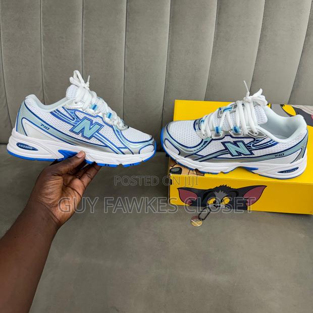 New Balance 740 · Photo 4
