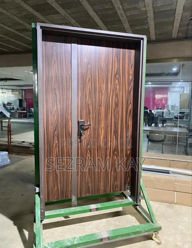 One and Half Quality Isreali Door · Photo 1