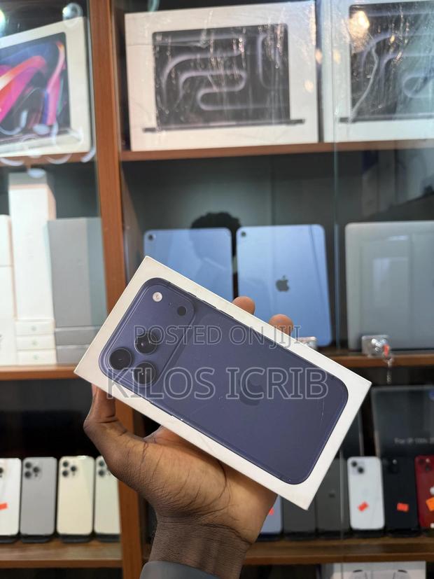 New Apple iPhone 17 Pro Max 512 GB Blue · Photo 2