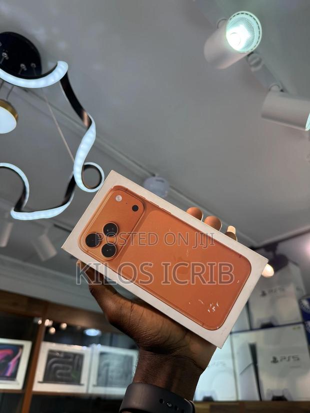 New Apple iPhone 17 Pro Max 256 GB Orange · Photo 2