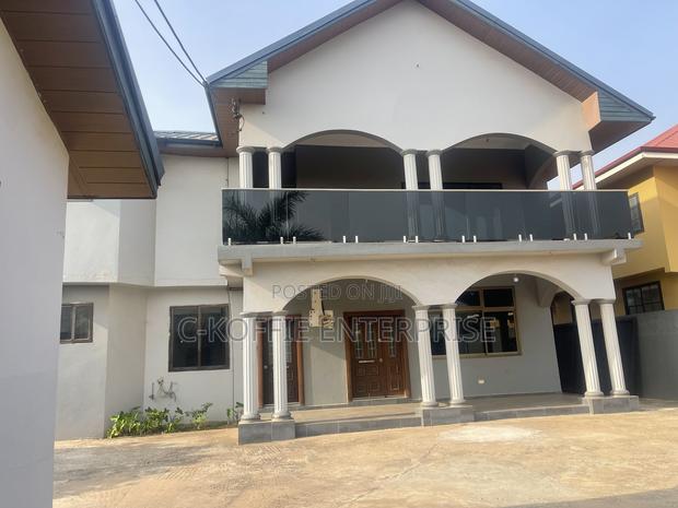 7bdrm House in Tema Com · Photo 2