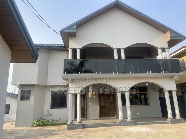 7bdrm House in Tema Com · Photo 1