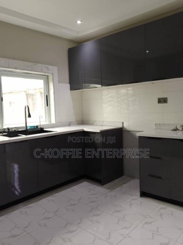 7bdrm House in Tema Com · Photo 4