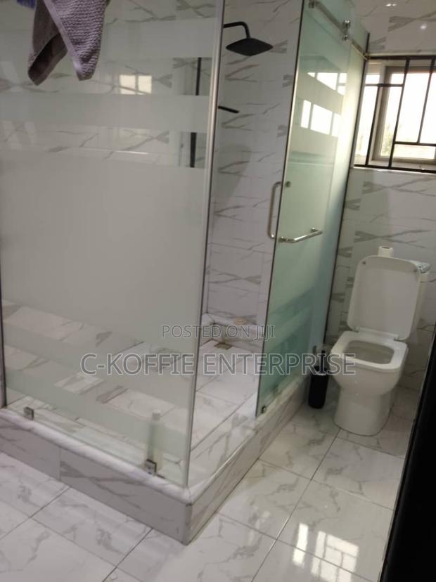 7bdrm House in Tema Com · Photo 7