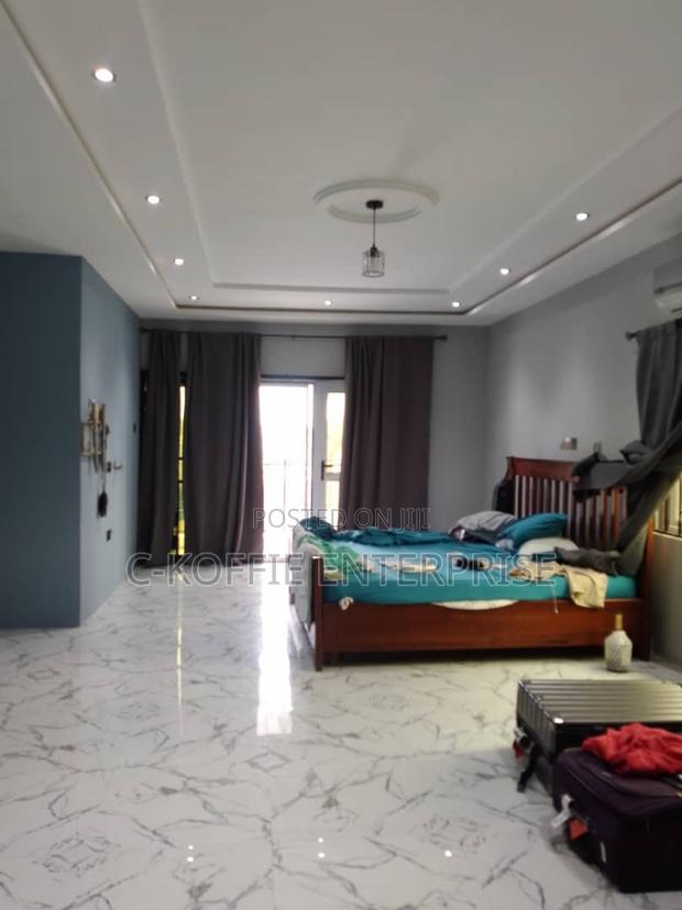7bdrm House in Tema Com · Photo 3