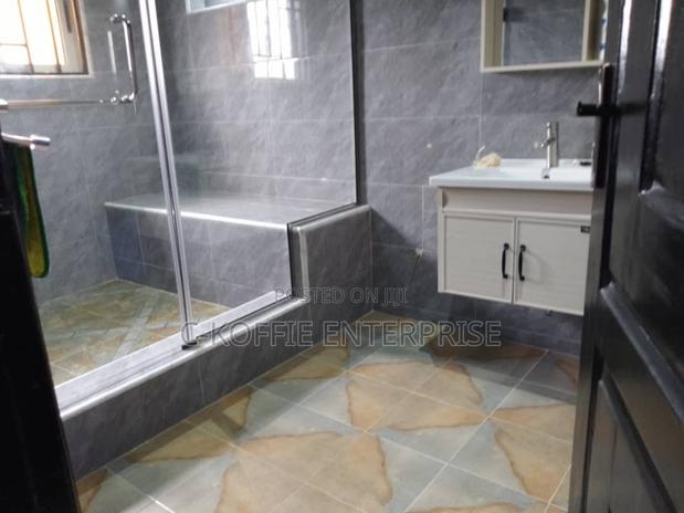 7bdrm House in Tema Com · Photo 5