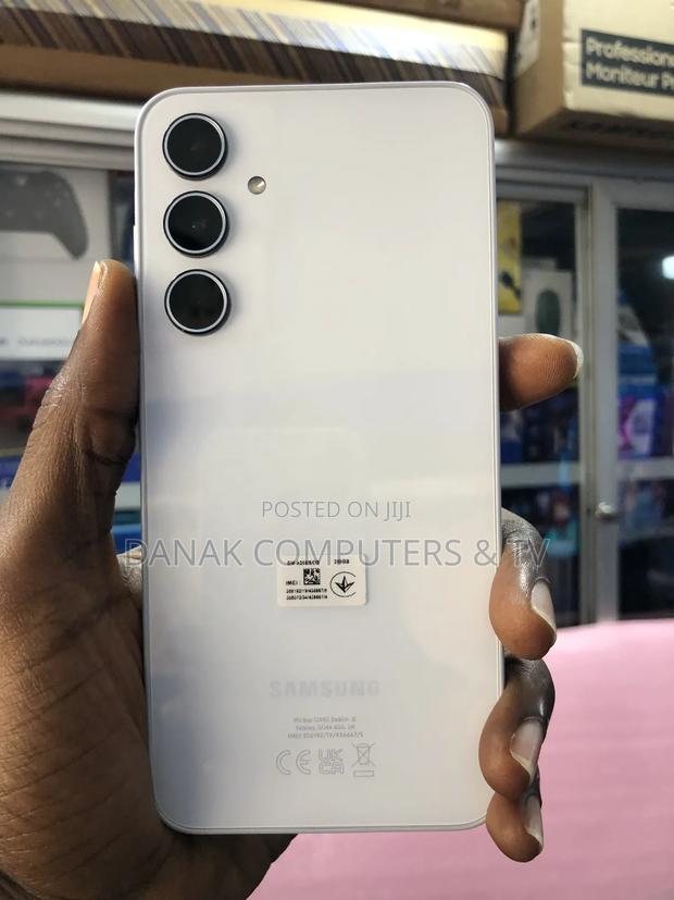 New Samsung Galaxy A35 256 GB White · Photo 2