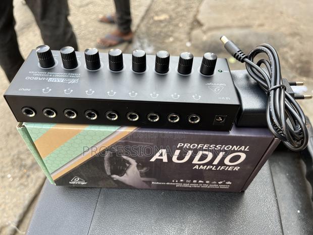 Behringer Headphone Amplifier 8 Channels · Photo 2