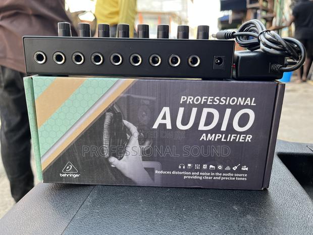 Behringer Headphone Amplifier 8 Channels · Photo 1