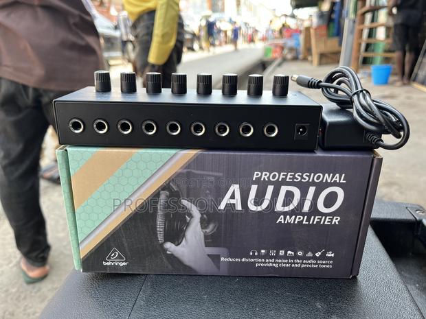 Behringer Headphone Amplifier 8 Channels · Photo 3