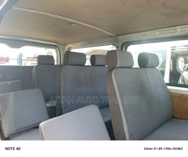 Toyota HiAce 2012 Silver · Photo 5