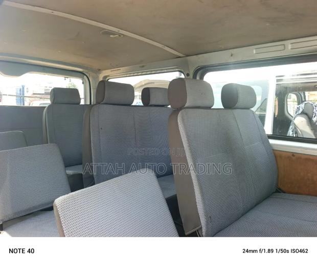 Toyota HiAce 2012 Silver · Photo 6