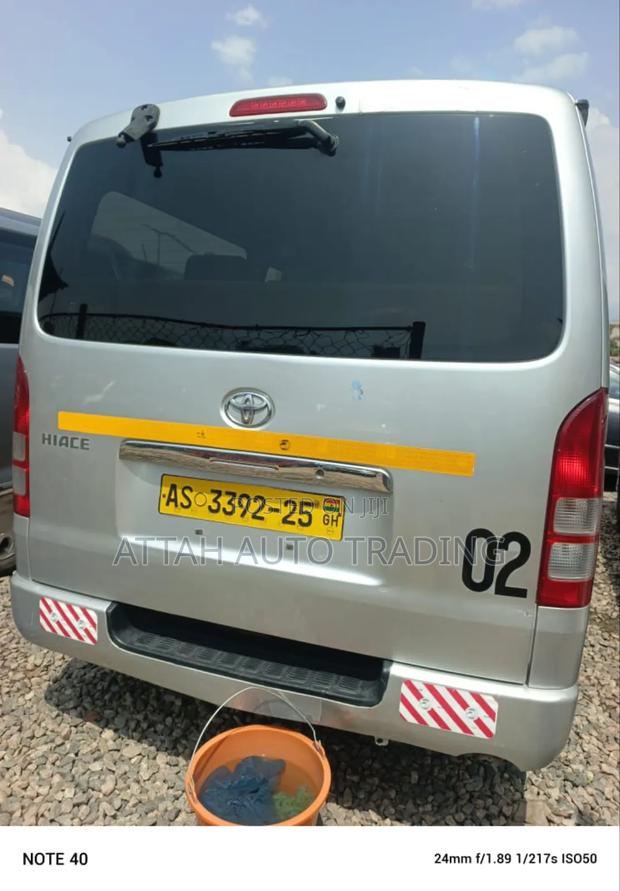 Toyota HiAce 2012 Silver · Photo 7