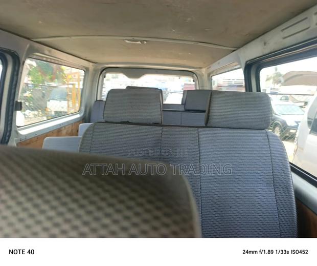 Toyota HiAce 2012 Silver · Photo 8