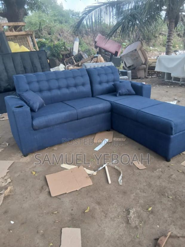 Kings L Shape Staffing Chair · Photo 1